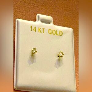 14kt Gold Earrings! Cute, dainty and elegant!